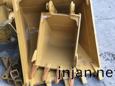 PC60挖(wa)掘(jue)機(ji)挖(wa)鬭(dou)