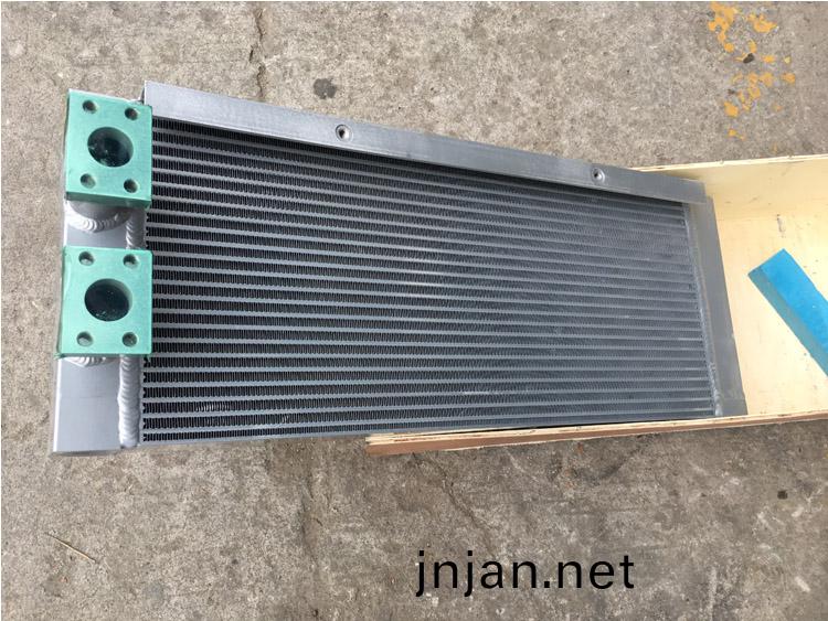 EC210B液壓油(you)散熱(re)器(qi)