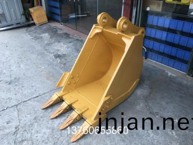 PC200包(bao)邊600寬挖(wa)鬭