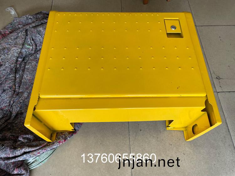 PC200-8挖(wa)掘機工具(ju)箱(xiang)