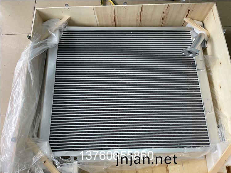 PC200-6液(ye)壓油散熱器