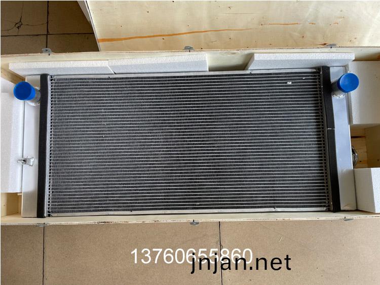 住(zhu)友SH200-6挖(wa)掘(jue)機(ji)水(shui)箱(xiang)